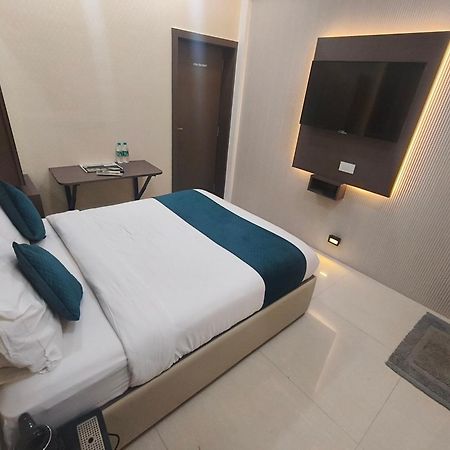 Hotel Triton - Near Us Embassy - Hotel In Sion Mumbai Dış mekan fotoğraf