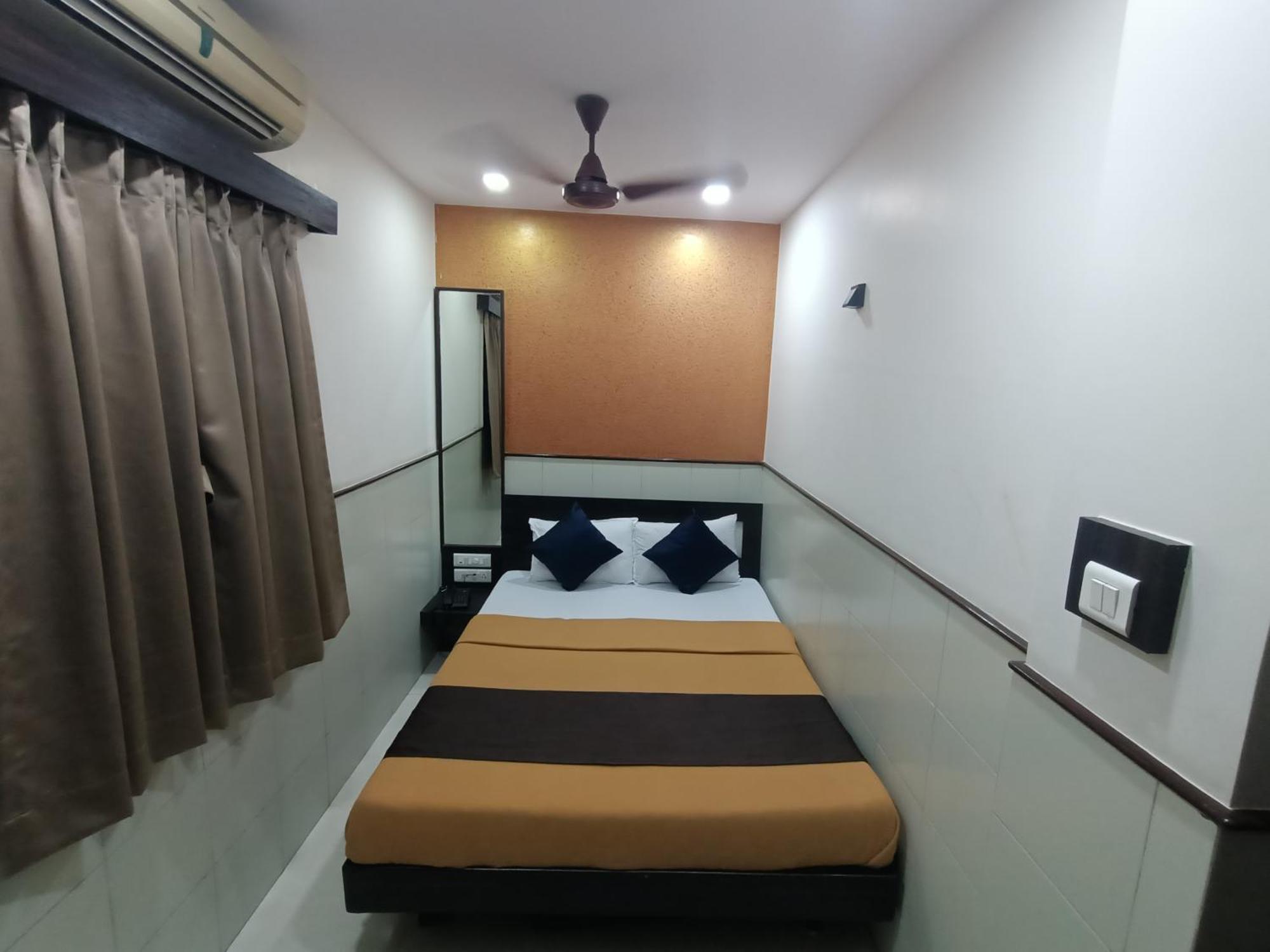 Hotel Triton - Near Us Embassy - Hotel In Sion Mumbai Dış mekan fotoğraf