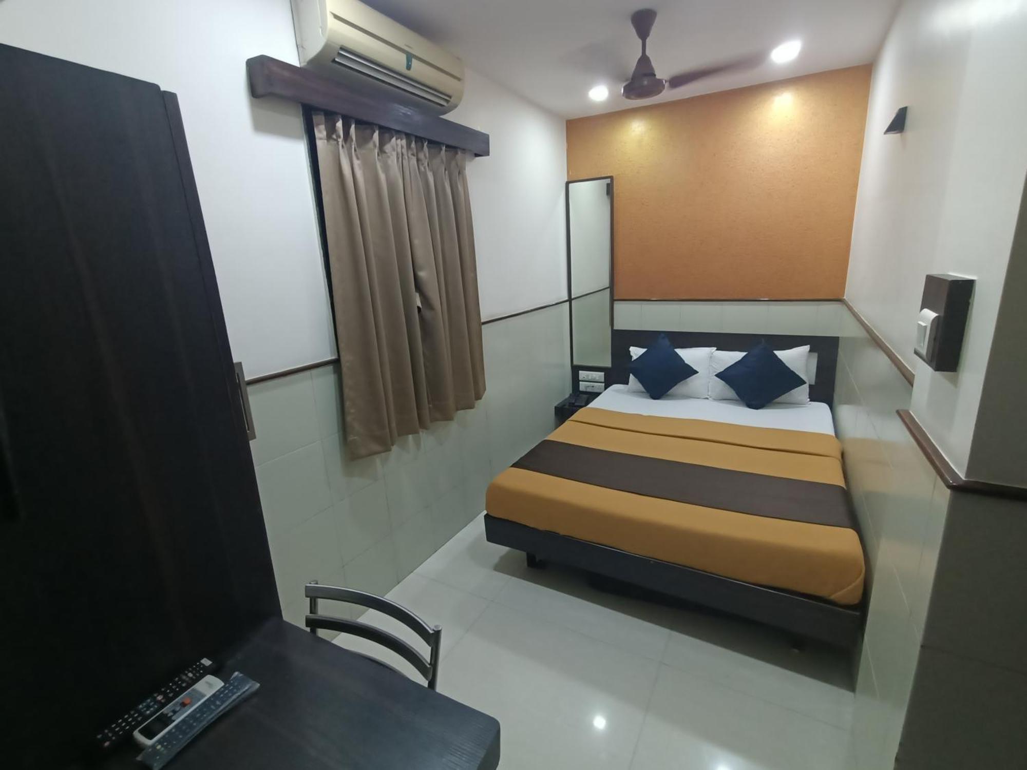 Hotel Triton - Near Us Embassy - Hotel In Sion Mumbai Dış mekan fotoğraf