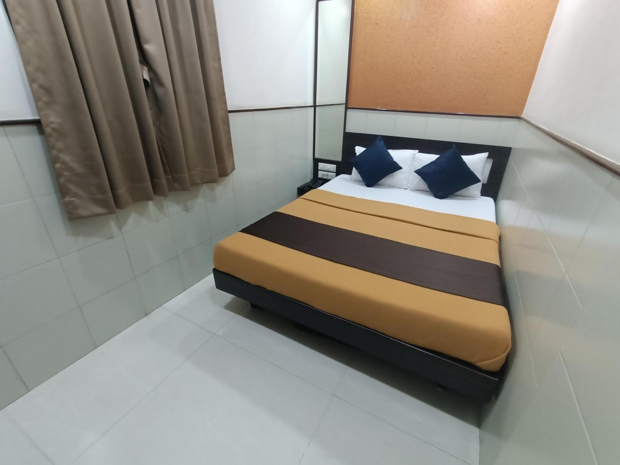 Hotel Triton - Near Us Embassy - Hotel In Sion Mumbai Dış mekan fotoğraf