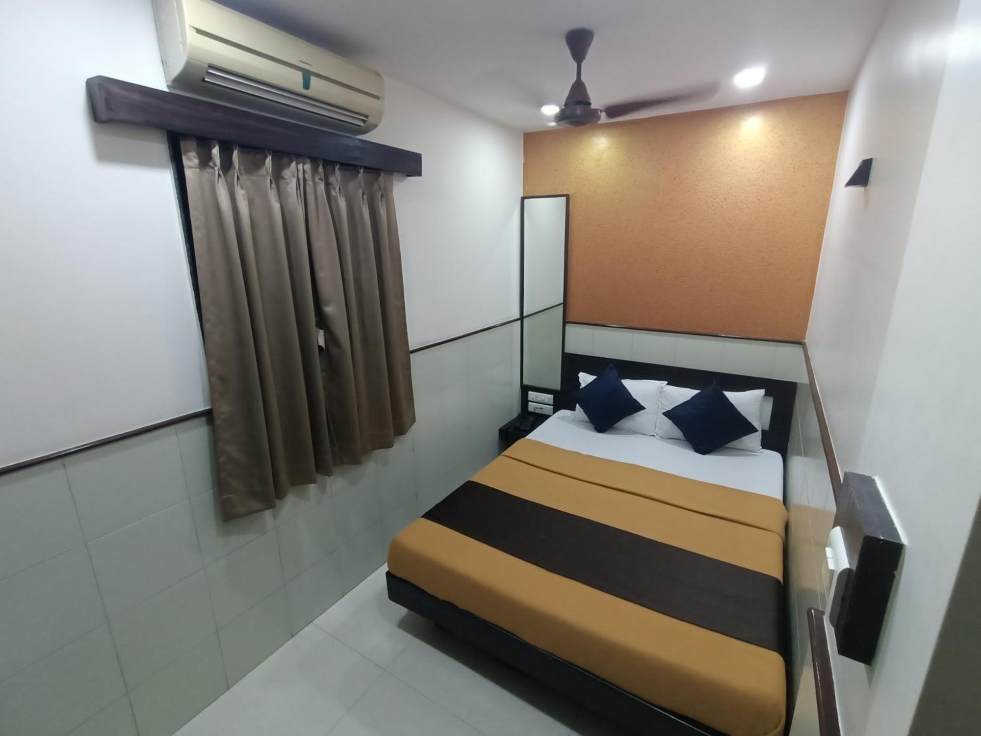 Hotel Triton - Near Us Embassy - Hotel In Sion Mumbai Dış mekan fotoğraf