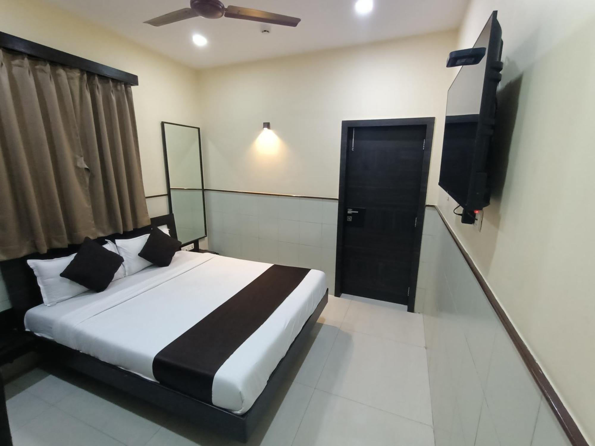 Hotel Triton - Near Us Embassy - Hotel In Sion Mumbai Dış mekan fotoğraf