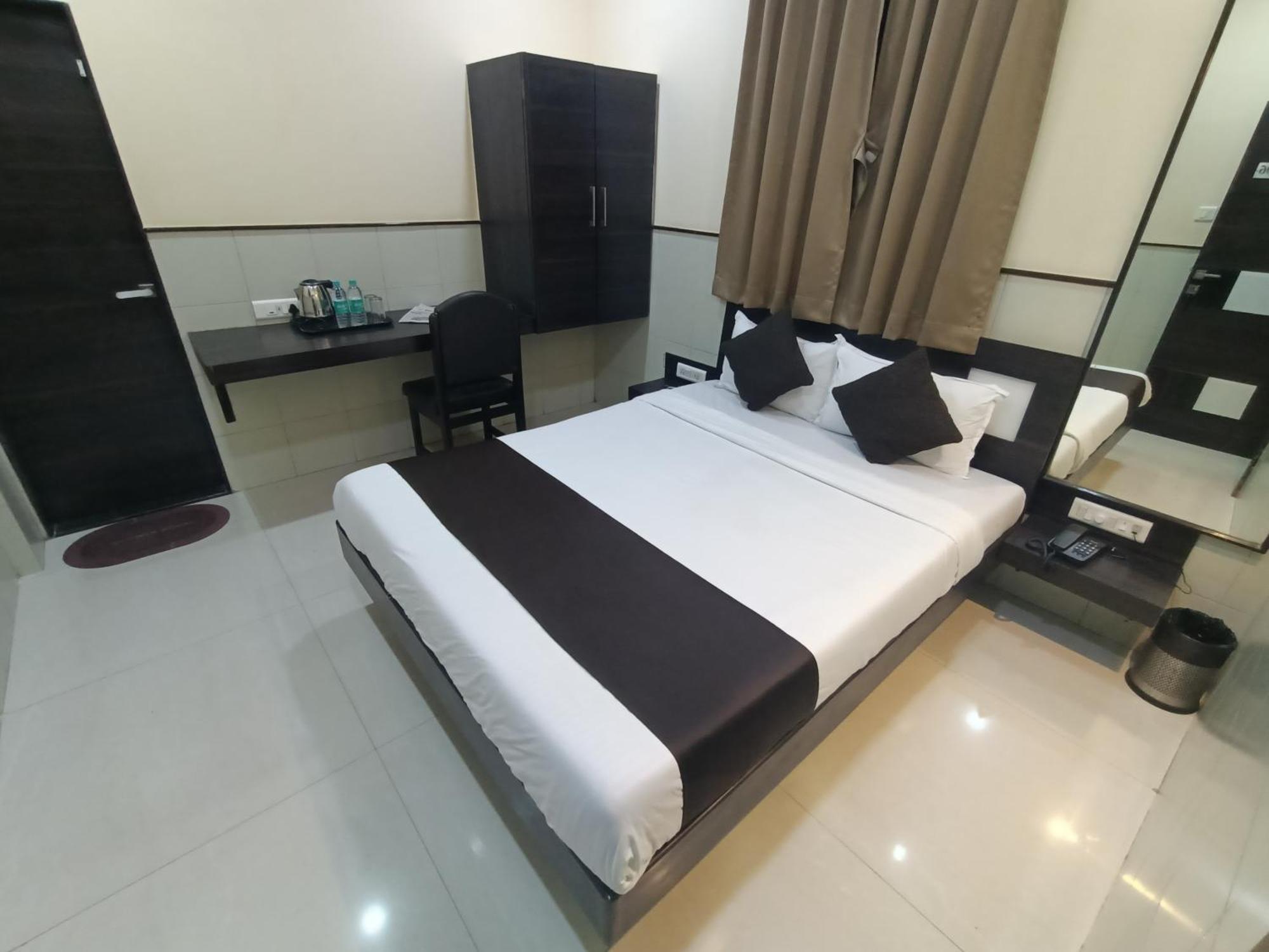 Hotel Triton - Near Us Embassy - Hotel In Sion Mumbai Dış mekan fotoğraf