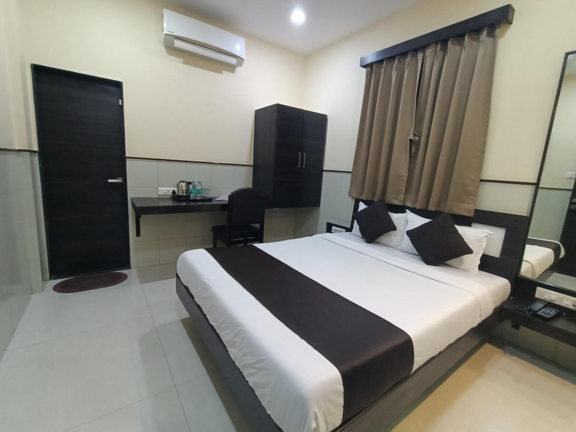 Hotel Triton - Near Us Embassy - Hotel In Sion Mumbai Dış mekan fotoğraf
