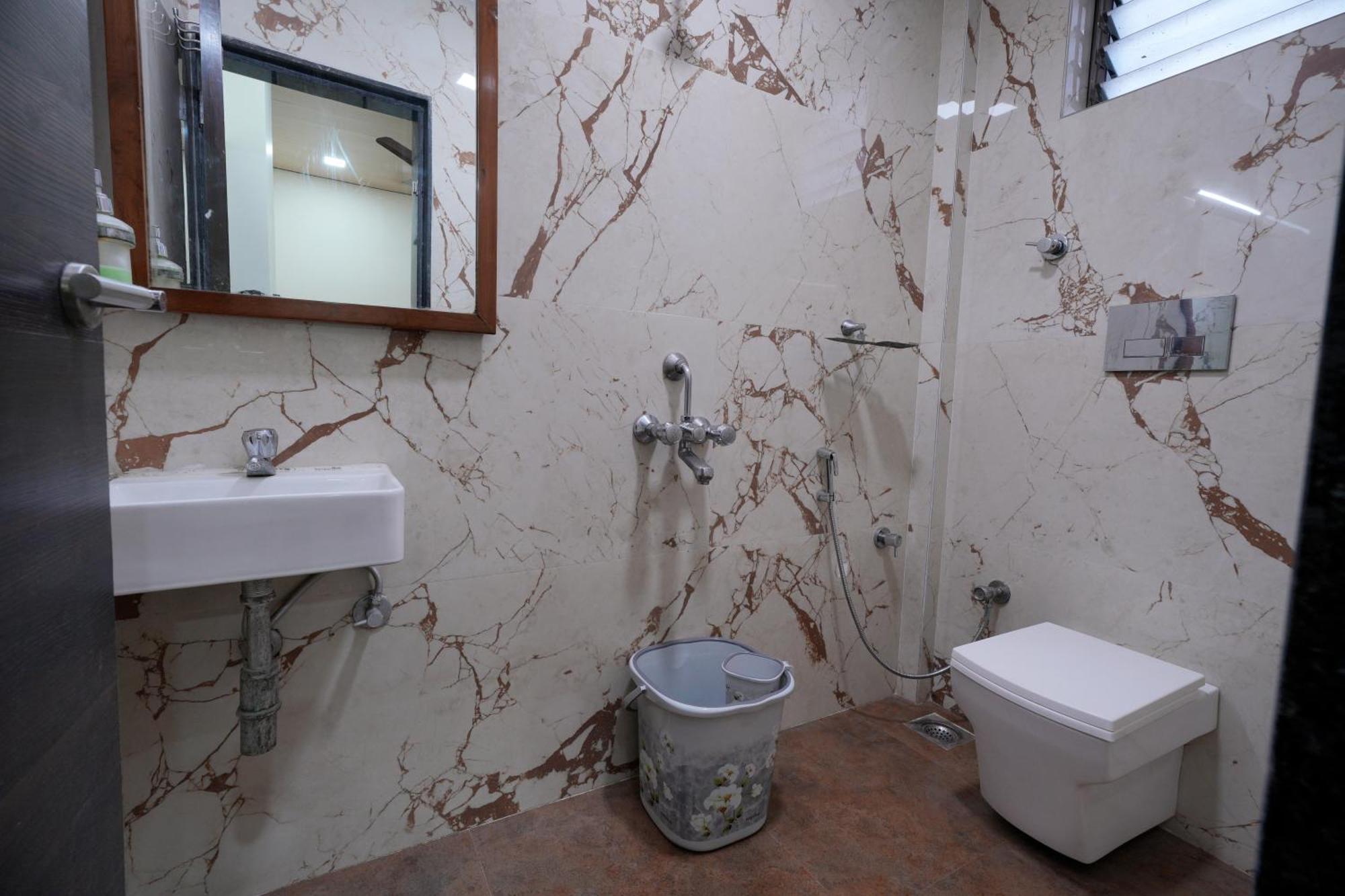 Hotel Triton - Near Us Embassy - Hotel In Sion Mumbai Dış mekan fotoğraf
