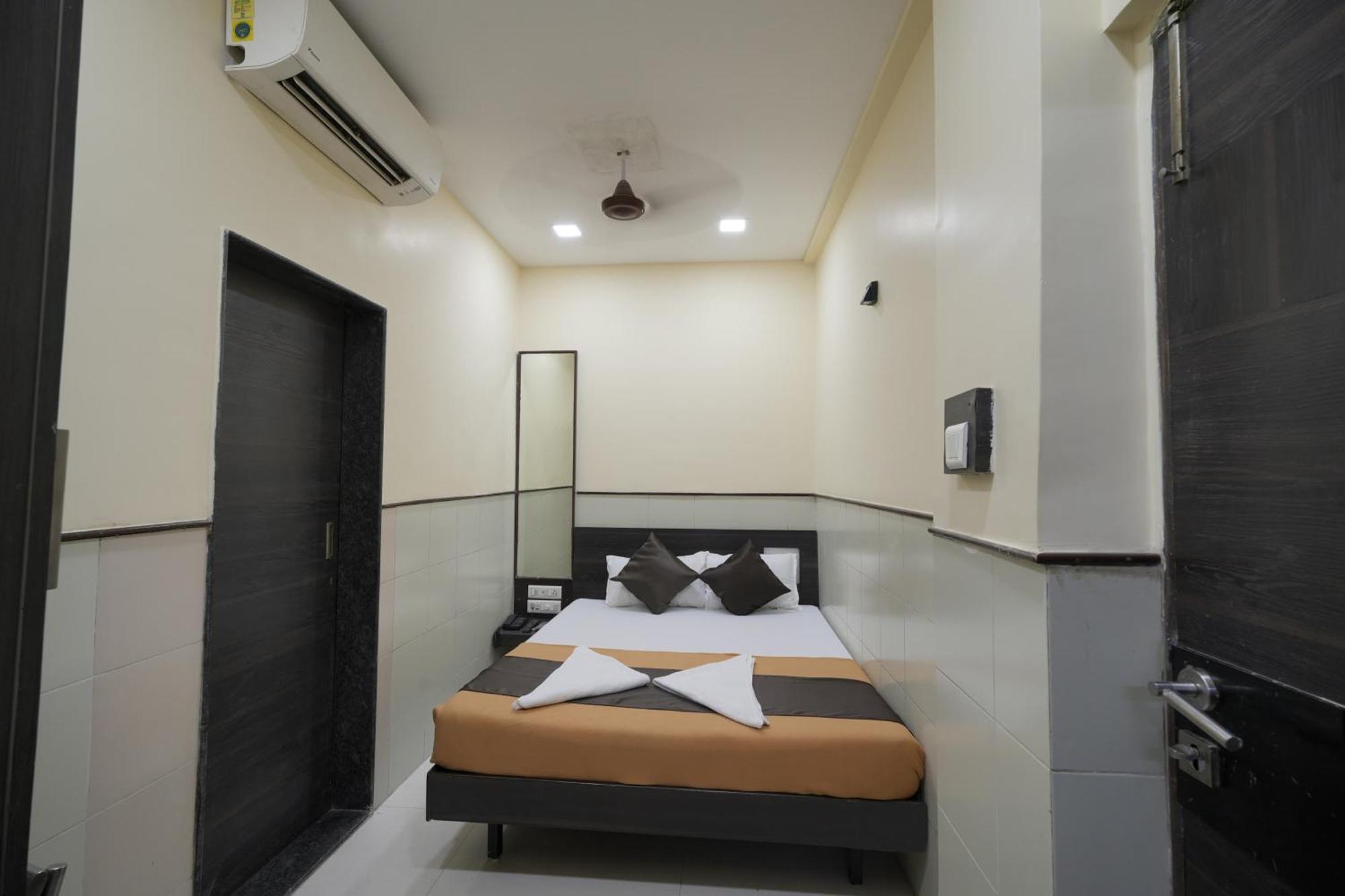 Hotel Triton - Near Us Embassy - Hotel In Sion Mumbai Dış mekan fotoğraf