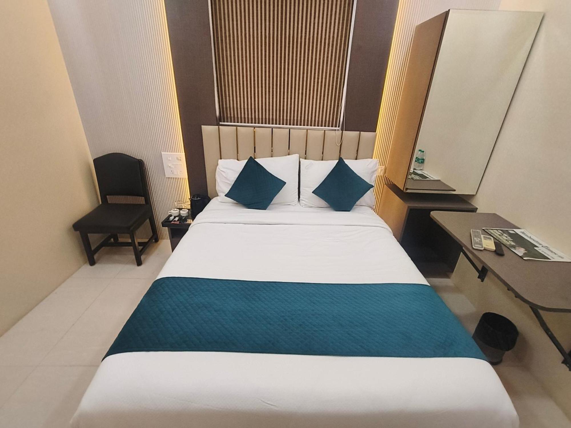 Hotel Triton - Near Us Embassy - Hotel In Sion Mumbai Dış mekan fotoğraf