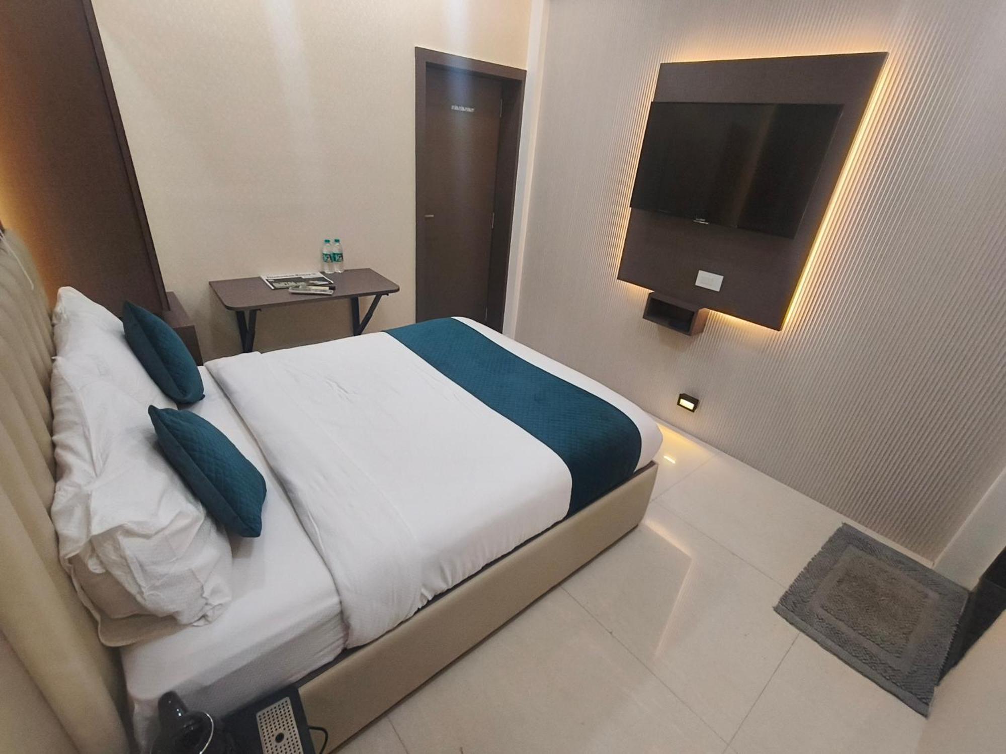 Hotel Triton - Near Us Embassy - Hotel In Sion Mumbai Dış mekan fotoğraf