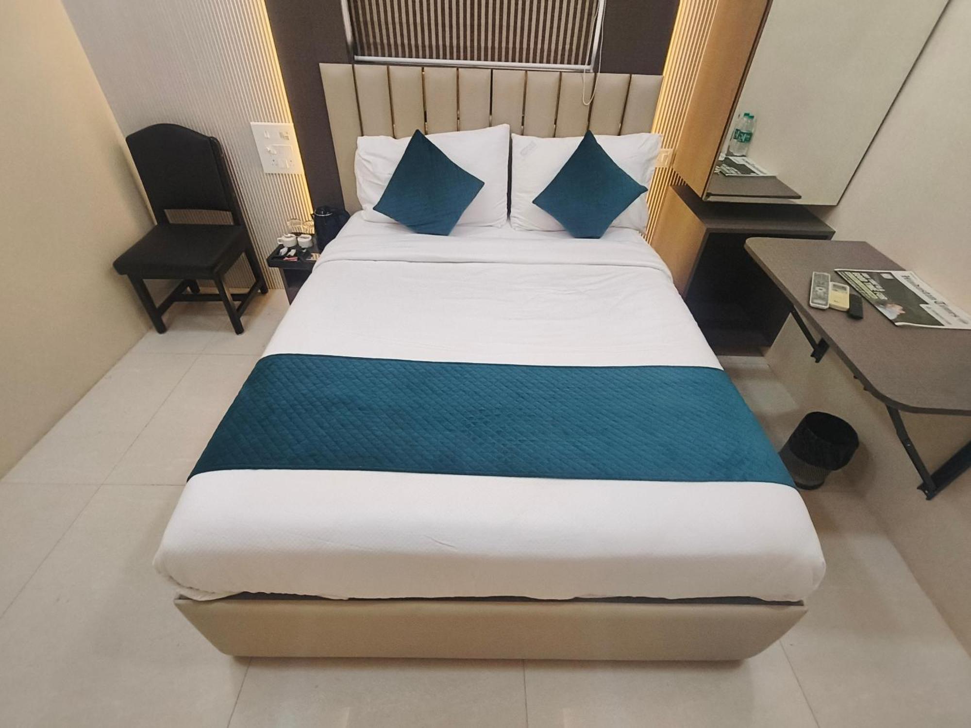 Hotel Triton - Near Us Embassy - Hotel In Sion Mumbai Dış mekan fotoğraf